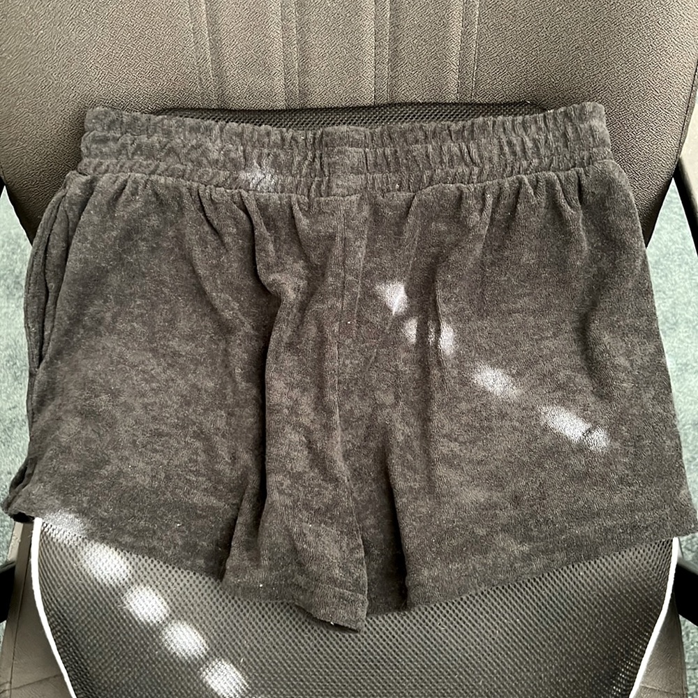 Forever 21 black pull on shorts in Large